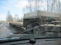 Большегрузы с тяжелой техникой беспокоят жителей деревни Касаново. 
