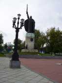 Памятник былинному богатырю Илье Муромцу.